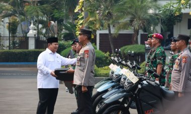 Menhan Prabowo Serahkan 100 Unit Rantis E-Tactical Sergap Produk Dalam Negeri Kepada TNI dan Polri