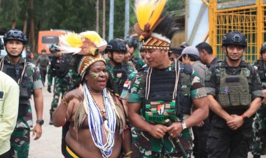 Beri Dukungan Moril Prajurit, Pangdam XII/Tpr Masuk Wilayah Zona Merah di Papua Tengah