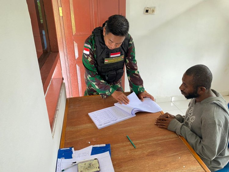 Jaga Kondusifitas dan Cegah Kegiatan Ilegal Satgas Pamtas Yonif 122/TS Melaksanakan Patroli di PLBN