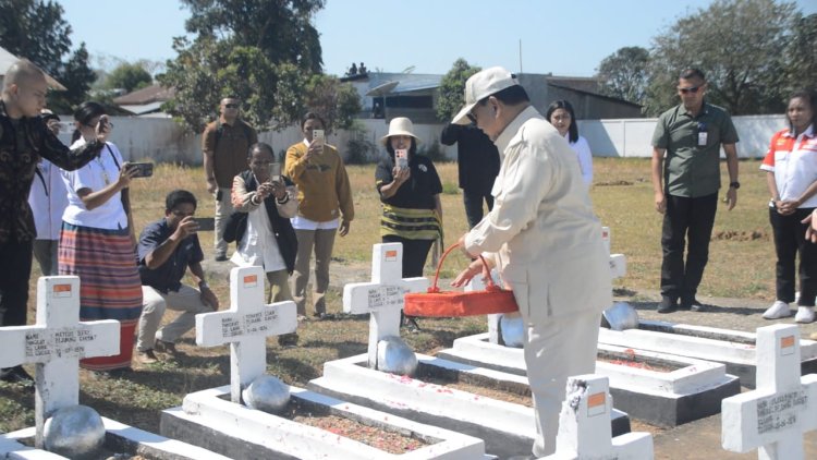 Tiba di Atambua, Menhan Prabowo Ziarah ke TMP Seroja Atambua Mengenang Pahlawan Gugur di Timor Timur
