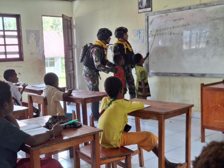 Melihat Keseharian Prajurit Siliwangi Cerdaskan Generasi Muda Papua