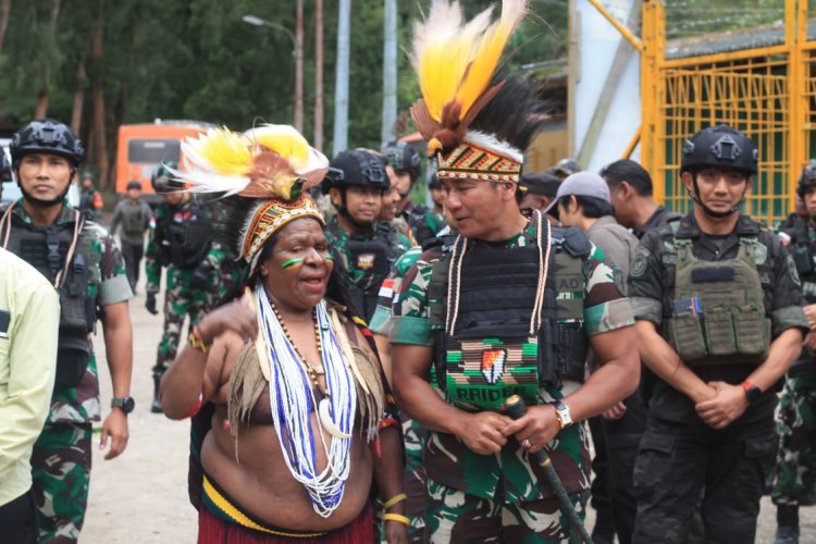 Beri Dukungan Moril Prajurit, Pangdam XII/Tpr Masuk Wilayah Zona Merah di Papua Tengah