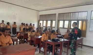 Pakum Satgas Yonif 623/BWU Memberikan Pembekalan Wawasan Kebangsaan untuk Menciptakan Masa Depan Papua yang Hebat kepada Siswa-siswi SMA