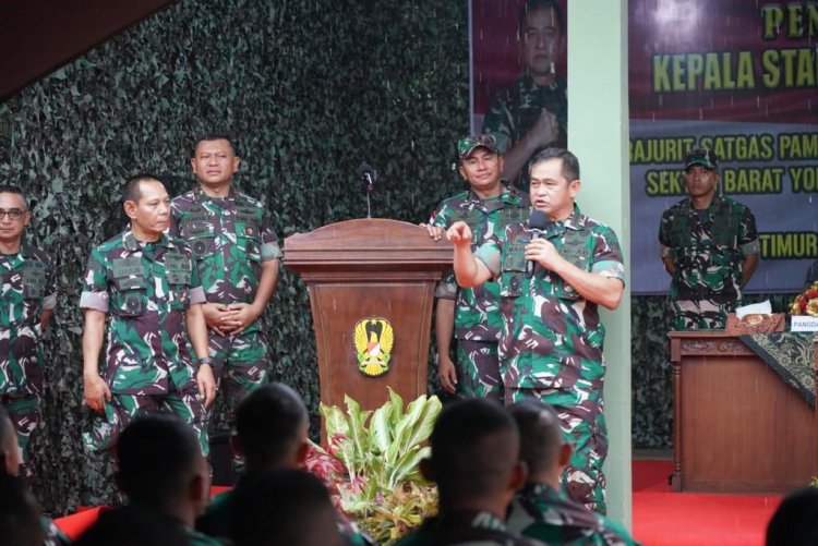 Kasad Mengunjungi Satgas Pamtas RI-MLY Yonarmed 16/TK dalam Rangka Kunjungan Kerja di Jagoi Babang