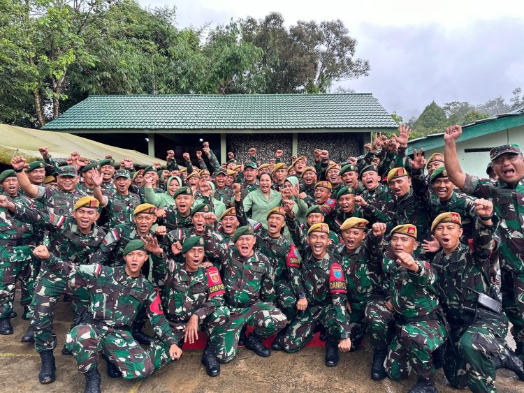 Kasad Mengunjungi Satgas Pamtas RI-MLY Yonarmed 16/TK dalam Rangka Kunjungan Kerja di Jagoi Babang