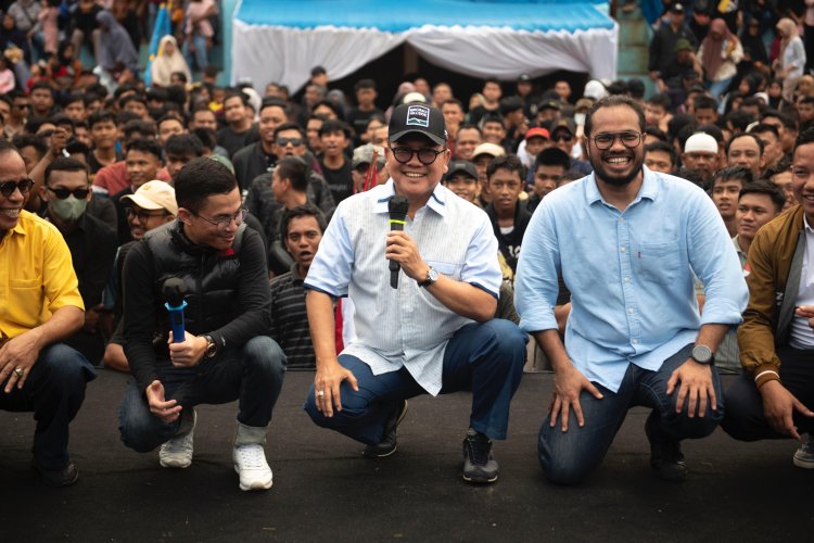 Deklarasi BM 02 Riau, RZ Membakar Semangat Anak Muda untuk Menangkan Prabowo-Gibran