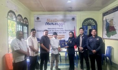 Afrizal Sintong Maju Pilkada 2024: Serahkan Formulir Persyaratan Calon Bupati ke DPD NasDem Rohil