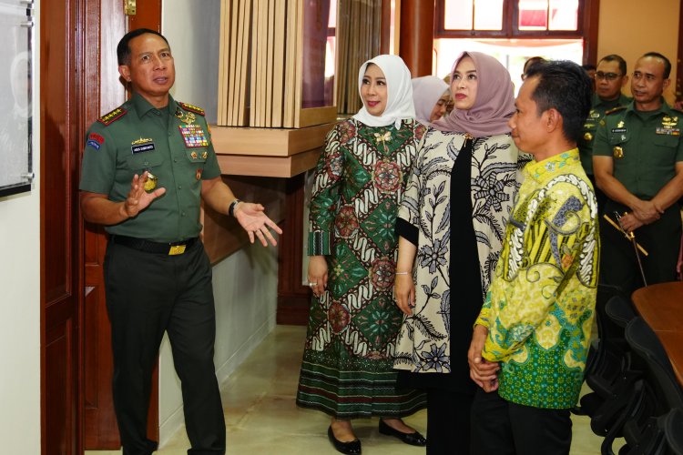 Ketua Umum IKKT Resmikan Renovasi Kantor Pengurus Pusat IKKT PWA