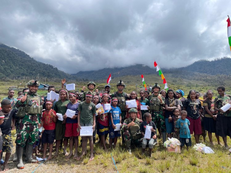 Satgas Mobile Yonif 323 Buaya Putih Gelar Lomba di TK Sinak Bandara untuk Meriahkan HUT RI Ke-79