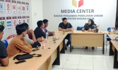 Viral Video Dugaan Paslon BiJak Bagi-bagi Uang, Hipemarohi Audiensi dengan Bawaslu Rohil