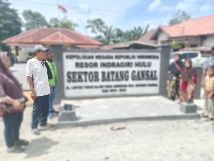 Keluarga Bahrum Sitio Geruduk Mapolsek Batang Gansal, Laporan Pengrusakan Kebun Diduga Jalan di Tempat