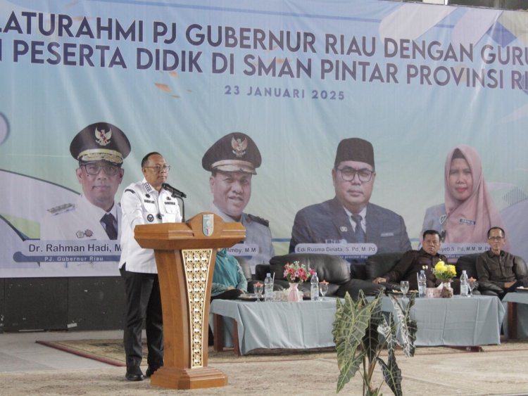 Kunjungan PJ Gubernur Riau ke SMAN Pintar Kuantan Singingi: Dorong Sinergi untuk Generasi Unggul  