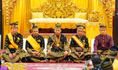 Kapolri Terima Anugerah Adat Ingatan Budi dari LAM Riau