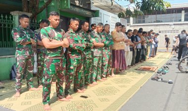 Satgas TMMD Kodim Surakarta Sholat Jumat Bareng Warga Karangasem