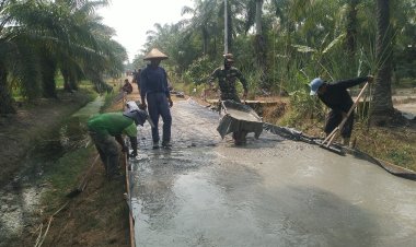 TMMD 125 Kodim Rohil Bangun Jalan Nangka di Karang Rejo