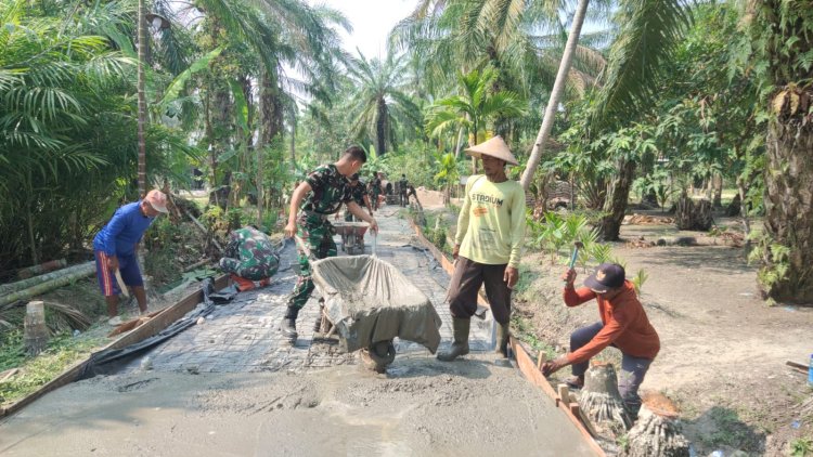 TMMD Ke-125 Kodim 0321 Rohil Semenisasi Jalan di Rokan Baru Pesisir