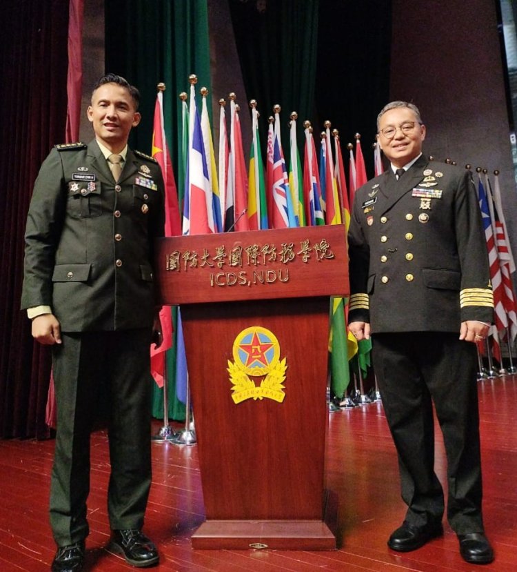 Dua Perwira TNI Lulus Pendidikan Strategis Internasional DSSC di China