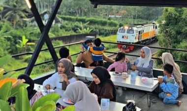 Ngopi Sambil Lihat Kereta, Sensasi Unik di Kafe Youth Space Kutoarjo