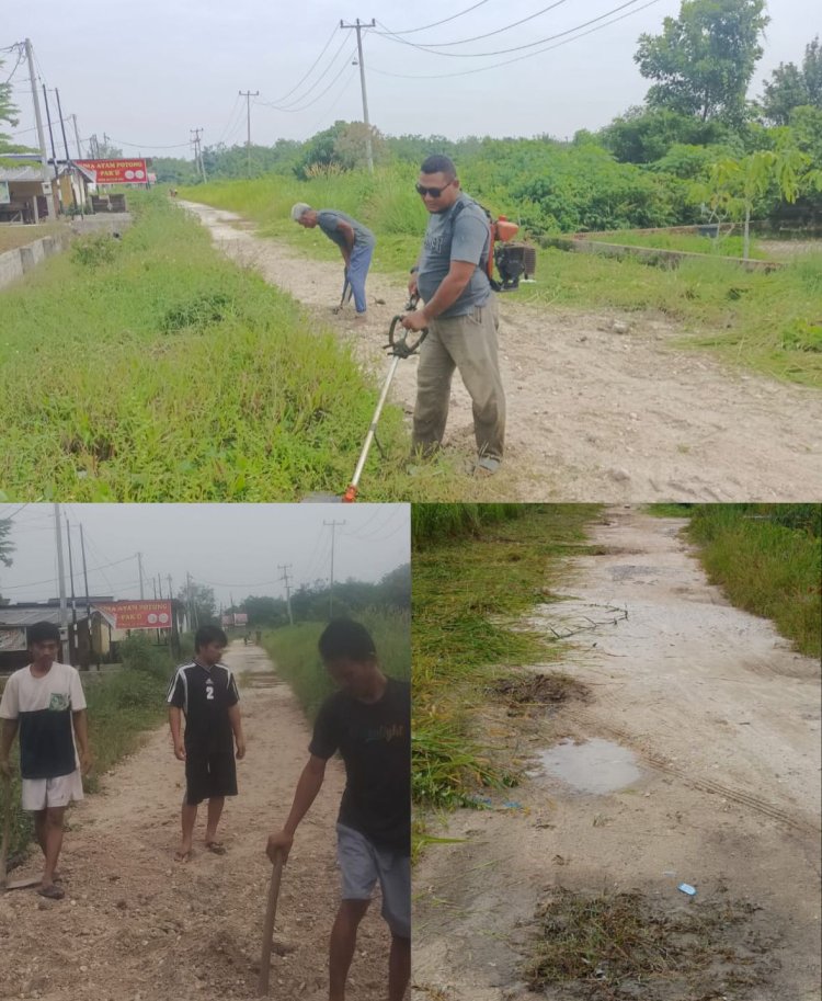 Warga Rimbo Panjang Gotong Royong Perbaiki Jalan Akasia