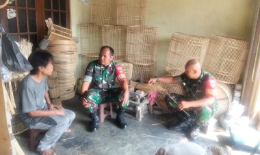 Babinsa Sragen Dukung Pengrajin Bambu Tingkatkan Ekonomi Desa