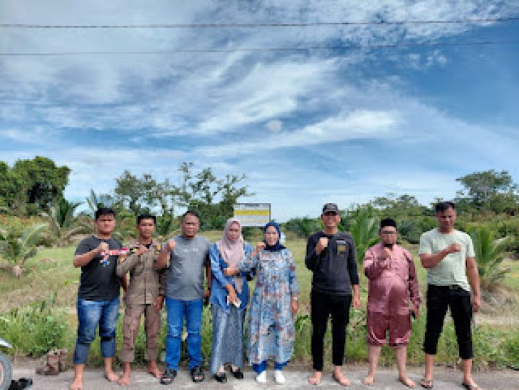 Polsek Sinaboi Pasang Plang Peringatan di Lahan Terdampak Karhutla Rohil