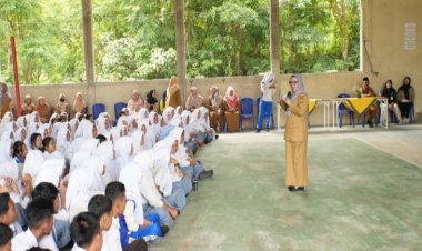 Wabup Kampar Misharti Sosialisasikan Bahaya HIV/AIDS di SMA Negeri 1 Kampar Kiri