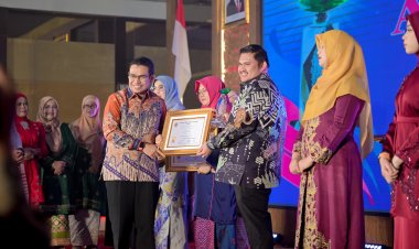 Bupati Bengkalis Raih Anugerah Baiduri ke-14