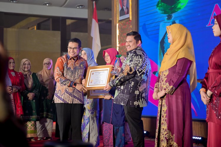 Bupati Bengkalis Raih Anugerah Baiduri ke-14