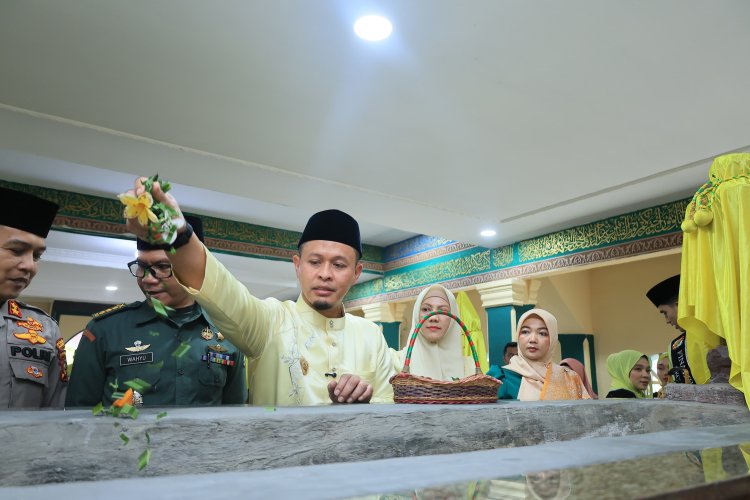 Agung Nugroho Ziarah ke Makam Pendiri Pekanbaru Jelang Ramadan 1447 H
