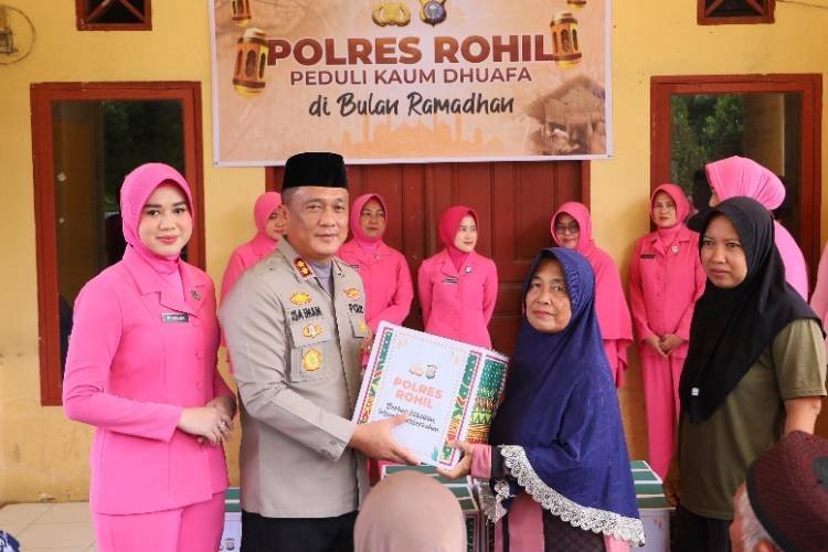 Polres Rohil Salurkan 30 Paket Sembako untuk Kaum Dhuafa di Rantau Kopar Saat Ramadhan 1447 H
