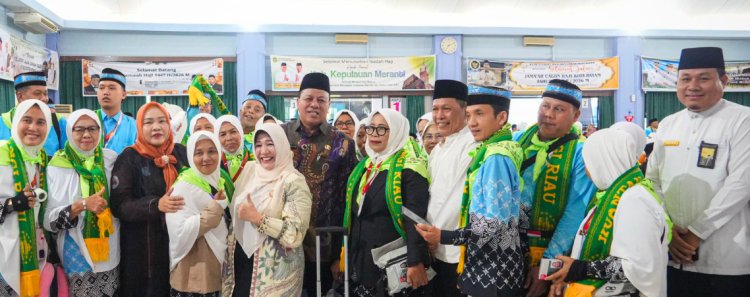 Pemkab Kuansing Lepas 186 Jemaah Haji Kloter VIII Batam