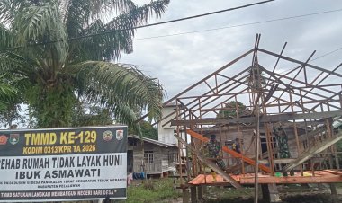 Hari Ke Empat TMMD Ke-129 Kodim 0313/KPR, Pembangunan Rumah Tembus 25 Persen Dan  Ibu Asmawati Terharu   