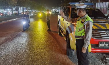 Polsek Pangkalan Kerinci Gelar Patroli Blue Light Kamseltibcar Lantas untuk Antisipasi Gangguan Kamtibmas