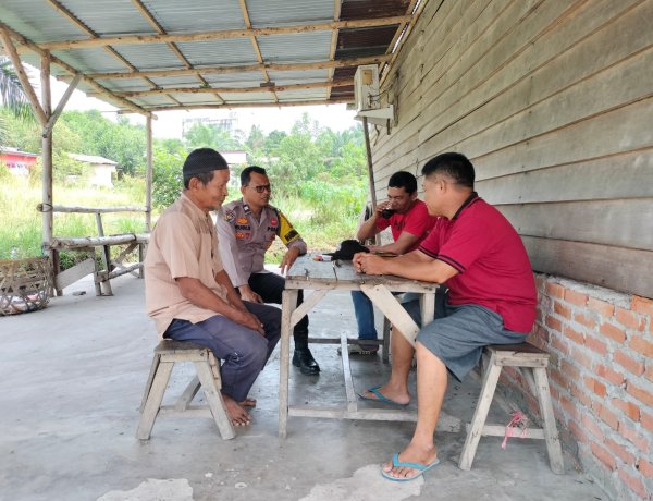 Polsek Pangkalan Kerinci Sambangi Warga, Sampaikan Pesan Kamtibmas dan Cegah Karhutla