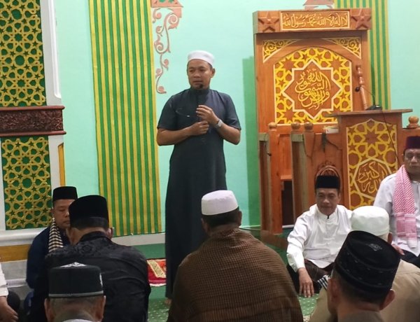 Ratusan Jamaah Padati Masjid Al-Muthmainnah, Wabup Husni Tamrin Ajak Warga Makmurkan Masjid di Tengah Kabut Asap