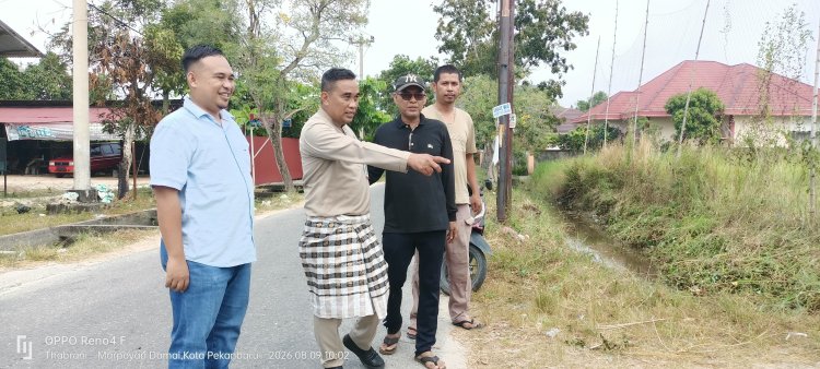 Warga RT 03/RW 04 Tangkerang Barat Gotong Royong Sambut HUT RI ke-81
